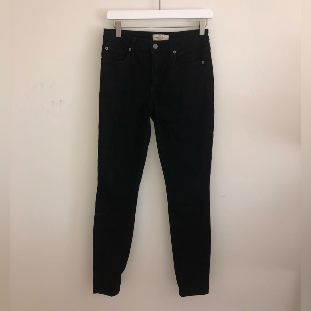 GAP size 28L black curvy skinny jean, excellent condition